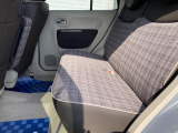 後部座席です。足元空間は広々しており、大人4人乗車も無理なく可能です。