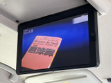 後部座席でのエンターテイメントに最適。長時間の移動も飽きさせません。家族旅行やドライブに活躍する便利な装備です。