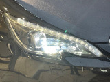 ●LEDヘッドライト:夜間走行時も良好な視界を確保し安心して運転できる高輝度LEDヘッドライトを装備!点灯速度が早く、消費電力も抑えられています。