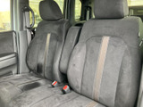 運転しやすいシートポジションで、快適なドライビングをサポート。長時間の運転でも疲れにくい設計です。