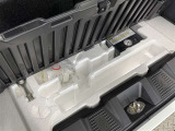 【パンク修理キット】スペアタイヤの代わりにパンク修理キットが備え付けられております