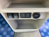 運転席・助手席にはシートヒーター機能が付いています。寒い日の心強い味方です♪