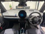 時を経ても深い魅力を放ち続けるMINI。より快適にお乗り頂くために、3つのサポートプログラムをご用意しております。※認定中古車保証は登録日より最長4年間まで延長が可能です。