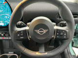 丸を基調としたMINIらしい運転席デザイン