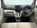 【インパネ】運転のしやすさを最優先に設計された見晴らしの良いフロントビュー。車両間隔が掴みやすく狭い道でも安心♪「安全」と「品質」を最優先に、安心してお乗りいただけるクルマを提供いたします。