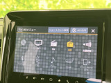 多彩なソースに対応し、快適なドライブをサポート。CDやラジオに加え、Bluetooth接続でスマートフォン音楽も楽しめます。