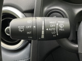 雨天時でもクリアな視界を確保。操作しやすいワイパーレバーで、快適な運転をサポートします。