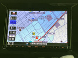 見やすい地図画面で、目的地へのナビゲーションをスムーズに行えます。初めての場所でも安心してお出かけできますね。