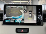 後方確認をサポートするバックモニターが搭載されています。駐車時の安全性を高め、狭い場所でもスムーズな運転をアシストします。
