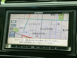 見やすい地図表示で、初めての道でも安心。周辺情報も充実しており、スムーズな移動をサポートします。ドライブの安全性を高めます。