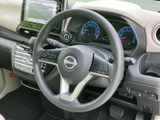 握りやすいステアリングで、快適なドライビングをサポートします。操作性にも優れ、スムーズな運転操作が可能です。