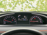 視認性の高いメーター類で、運転に必要な情報を的確に把握できます。運転状況が一目でわかり、安全運転をサポートします。デザインも洗練されています。