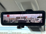 【 デジタルインナーミラー 】車両後方カメラの映像をミラーに映すことが出来ます! そのため、後席に人や荷物があって後方が見えづらい場合でもしっかり視界を確保することが出来ます!//
