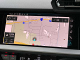 ●MMIナビゲーション『高解像度カラーディスプレイに、Bluetooth(R)接続によるハンズフリー通話機能を搭載しています。』