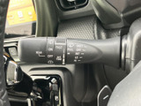 雨天時にもクリアな視界を確保するワイパーレバー。操作も簡単で、安全運転をサポートします。悪天候時でも安心のドライブを。