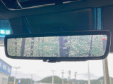 【デジタルインナーミラー】後席の大きな荷物や同乗者で後方が確認しづらい時でも安心!カメラが撮影した車両後方の映像をルームミラー内に表示。クリアな視界で状況の確認が可能です!