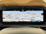 未来のコックピットのような運転席!ハンドルの奥の高画質画面は、スマホのように着せ替えできます。スピードメーターだけではなくナビの地図を画面いっぱいに映せるため、目線を外さず安全に運転できます。