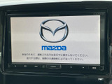 高精細なディスプレイが、運転をより快適にサポート。使いやすいインターフェースで、スムーズな操作性を実現しています。楽曲も楽しめます。