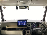 フロントガラスが大きく、ワイドな視界で運転もしやすくなるように設定されています。