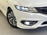 【LEDヘッドライト】悪天候や夜間走行時も良好な視界を確保し安心して運転できる高輝度LEDヘッドライトを装備!点灯速度が早く、消費電力も抑えられています。
