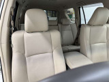 高いホールド性で運転姿勢が安定します。長距離ドライブでも疲れにくいのが魅力です。