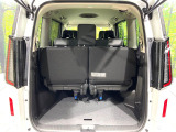 普段のお買い物や通勤、送迎等に十分な荷室スペースを確保しております。セカンドシートを倒すと、大きな荷物の積載も可能です♪