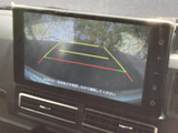 後方確認がスムーズに行えるバックモニター。駐車時や狭い道での運転をサポートし、安全な運転をアシストします。鮮明な映像で安心感も高まりますね。