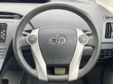 インテリアに合わせたデザインのステアリングは、運転される方のことも考え、運転しやすい形状、大きさです。是非一度、実際に触ってお確かめください。