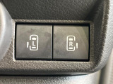 【両側パワースライドドア】スマートキーや運転席のスイッチで後席両側スライドドアの開閉が可能♪電動だから力を入れてドアを開ける必要が無く、小さなお子様でも簡単に開け閉めでき快適です♪