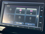 CDやラジオ、USBなど、多彩なソースに対応。お好みの音楽で、車内を心地よい空間に演出できます。長距離ドライブも楽しくなりますね。