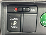 【パワースライドドア】スマートキーや運転席のスイッチでスライドドアの開閉が可能♪電動だから力を入れてドアを開ける必要が無く、小さいお子様でも、重い荷物を持っている時もラクに開け閉めできます♪