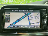 高精細な地図表示で、目的地までスムーズに案内。渋滞情報も確認でき、最適なルートを選択できます。長距離ドライブも安心です。