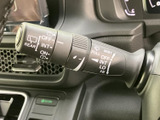 雨天時でもクリアな視界を確保できるワイパーレバー。運転の安全性を高め、快適なドライブをサポートします。