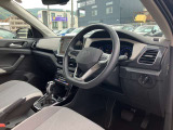 使用感が出やすい運転席ですが、綺麗な状態を保っております。前席の状態は内装の状態を見る大きなポイントになると思いますので、是非一度、実際にご覧くださいませ。