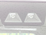 【スマートアシスト】走行中に前方の車両等を認識し、衝突しそうな時は警報とブレーキで衝突回避と被害軽減をアシスト。より安全にドライブをお楽しみいただけます。