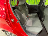 コンパクトカーですが、セカンドシートは十分な広さがあり快適にお乗りいただけます♪シートを倒して大きな荷物を積んだりと、用途の幅が広い1台です。