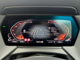 スタイリッシュなデザインのメーターパネルです。速度のみならず、燃料の残量、走行距離など多機能でとっても見やすいパネルになっております。