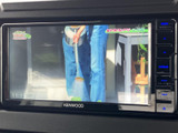 見やすい地図画面で、目的地へのナビゲーションをスムーズに行えます。周辺情報も表示され、初めての場所でも安心して運転できます。
