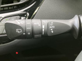 雨天時でもクリアな視界を確保できるワイパーレバーです。操作も簡単で、運転に集中できます。視界の確保は安全運転の基本です。