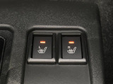 【シートヒーター】寒い日に重宝するシートヒーター!エアコンより早く温まってくれるので寒がりの人も安心ですね♪エアコンの温風は乾燥するから苦手、という方にもをおすすめです。