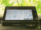 ナビゲーションシステムは、目的地までの道順をわかりやすく表示。スムーズな移動をサポートします。運転に集中できる安心感も魅力です。