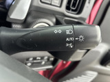 操作しやすいウインカーレバーで、安全確認をスムーズに行えます。クリアな操作感で、運転の信頼性を高めます。