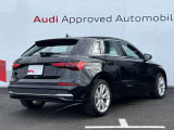 Audiは、流れるウィンカー、リアの横幅を強調する水平基調のデザインで、安定感・ワイド感を演出しております。