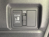 【パワースライドドア】スマートキーや運転席のスイッチでスライドドアの開閉が可能♪電動だから力を入れてドアを開ける必要が無く、小さいお子様でも、重い荷物を持っている時もラクに開け閉めできます♪