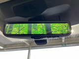 【スマートリヤビューミラー】後席の大きな荷物や同乗者で後方が確認しづらい時でも安心!カメラが撮影した車両後方の映像をルームミラー内に表示。クリアな視界で状況の確認が可能です!