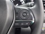 レーダークルーズコントロールには全車速追従機能を搭載し、ミリ波レーダーと単眼カメラで先行車を認識し、車速に応じた車間距離を保ちながら先行車に追従し、ドライバーの運転負荷を軽減します。