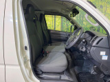 運転席シート廻りは使用感も少なく、良好な状態となっています。丁寧に使われていたことがよくわかりますね。