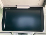 【12.1型フリップダウン】大画面モニターで後席でもエンタメをお楽しみいただけます。家族や友人とお出かけする機会が多い方に大人気です♪
