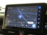 メーカー装着のディスプレイオーディオを装備しております。