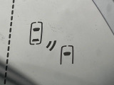 【ブラインドスポットモニター】走行中、ドアミラーの死角になりやすい箇所に後続車が接近するとサイドミラーのレンズに警告を表示!ドライバーに注意喚起をしてくれます。